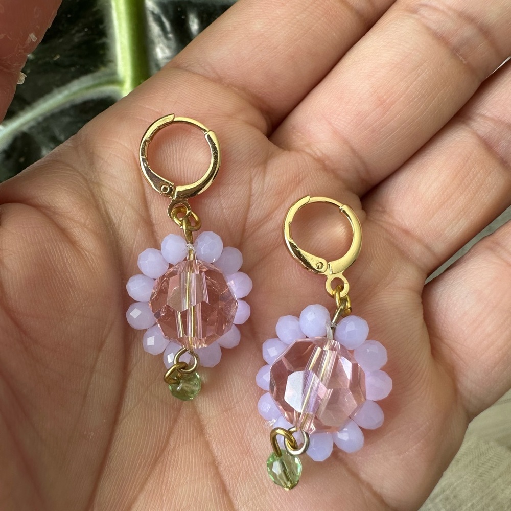 Flower power glass beads hoops earrings, Daisy flower earrings, 90s earrings